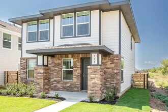 331 Bugbee in Kyle, TX - Building Photo - Building Photo
