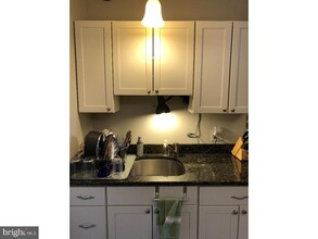 824 N 21st St-Unit -1 in Philadelphia, PA - Building Photo - Building Photo