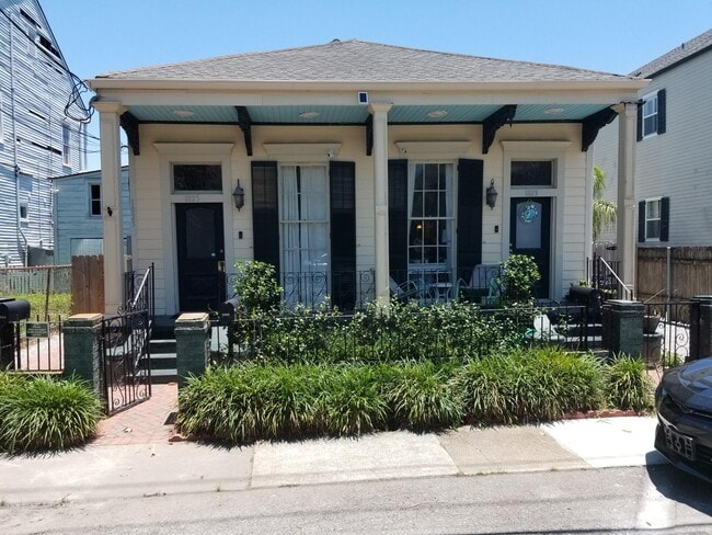 1023 General Taylor, Unit 1023