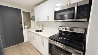 4587-4587 Ryerson Crescent in Niagara Falls, ON - Building Photo