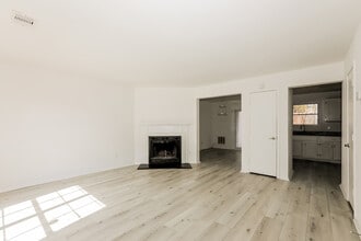 5707 Wells Cir in Stone Mountain, GA - Building Photo - Building Photo