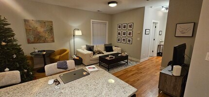 2211 W Eastwood Ave, Unit 2205-3E in Chicago, IL - Building Photo - Building Photo