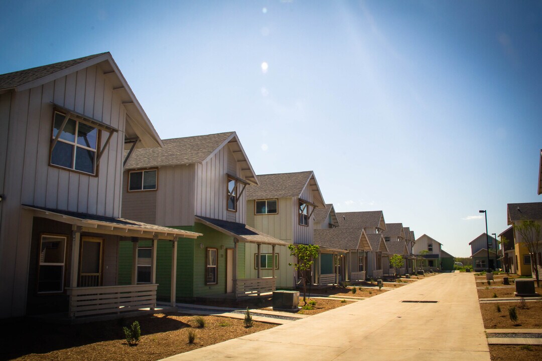 Casitas Los Olmos in Raymondville, TX - Foto de edificio