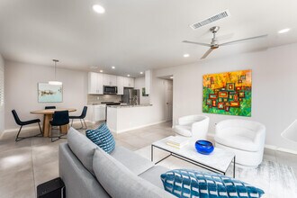 1111 Ramon Rd in Palm Springs, CA - Building Photo - Building Photo