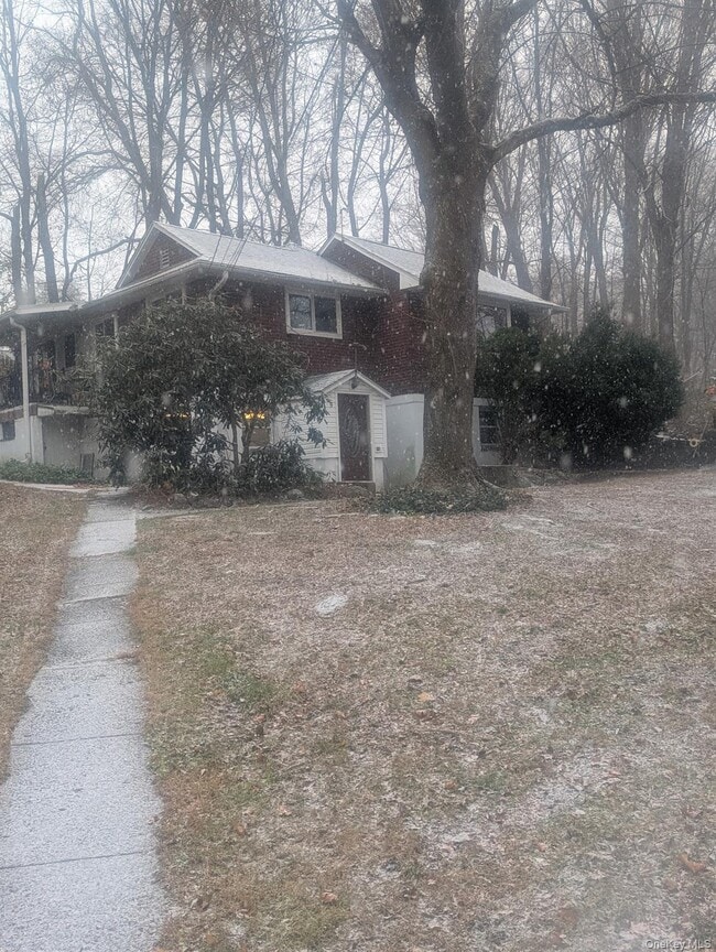 9 Hollowbrook Pl in Cortlandt Manor, NY - Building Photo - Building Photo