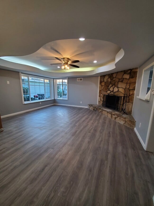 15012 Eastwood Ave, Unit 15012 in Lawndale, CA - Foto de edificio - Building Photo