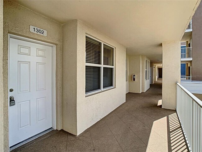 960 Starkey Rd in Largo, FL - Building Photo - Building Photo