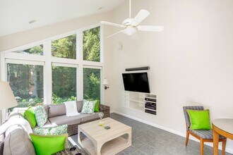 177 Cove Hollow Rd in East Hampton, NY - Building Photo - Building Photo