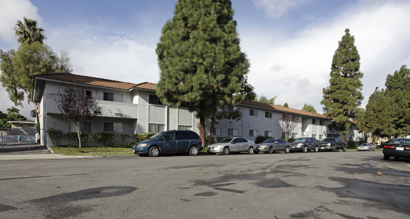 Paradise Garden Apartments in Buena Park, CA - Building Photo