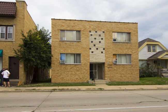 6032 W Lincoln Ave in West Allis, WI - Building Photo - Building Photo