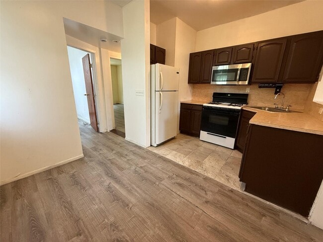 13 McClancy Pl in Brooklyn, NY - Building Photo - Building Photo