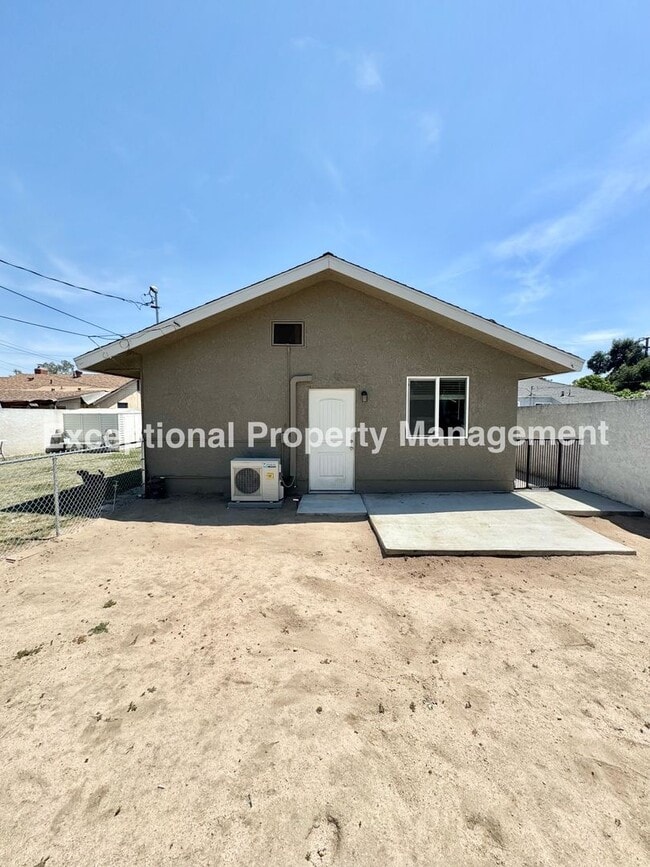 property at 246 E 27th St