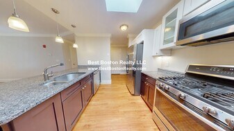 286 Main St, Unit 209 in Woburn, MA - Building Photo