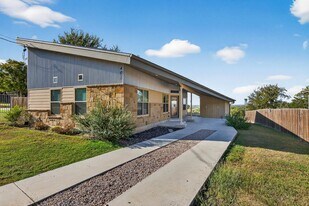 4305 Oak Park Dr in Cottonwood Shores, TX - Building Photo