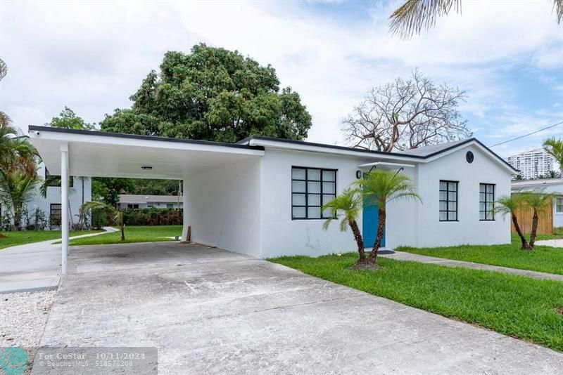 2541 NE 181st St in North Miami Beach, FL - Building Photo