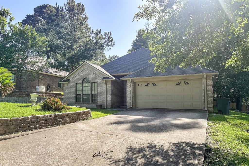 617 Green Hills Dr in Huntsville, TX - Building Photo