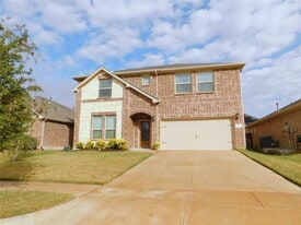 1111 Saddle Ridge Dr in Aubrey, TX - Building Photo
