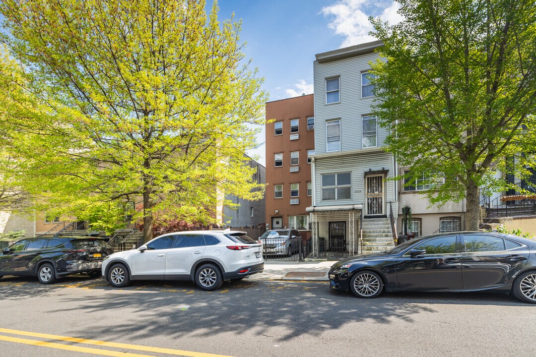 202 Putnam Avenue in Brooklyn, NY - Foto de edificio