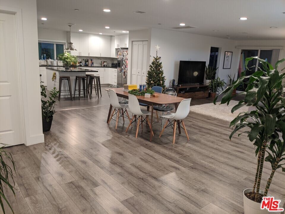 8706 Olin St in Los Angeles, CA - Building Photo