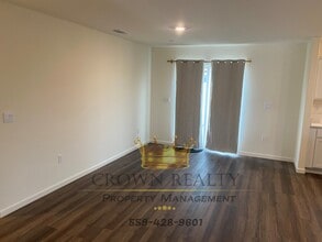 2244 Samuel St in Hanford, CA - Building Photo - Building Photo