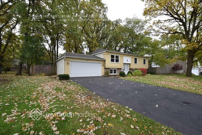 7939 Edgewood Ct in Woodridge, IL - Building Photo - Building Photo
