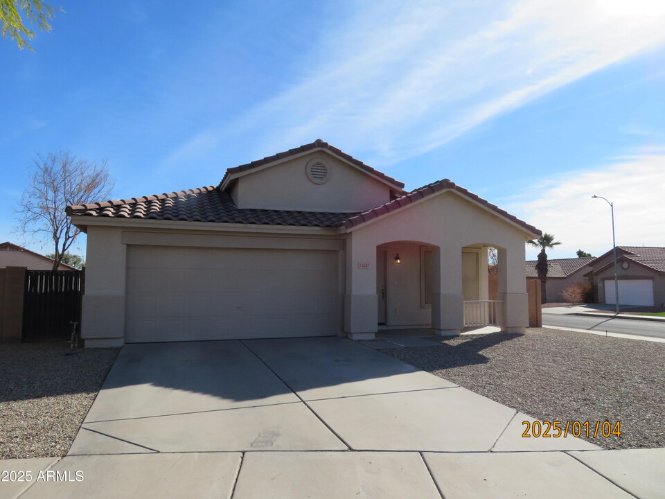 14535 N 157th Cir in Surprise, AZ - Building Photo