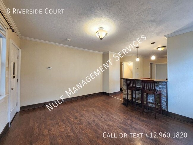 8 Riverside Ct in Blawnox, PA - Building Photo - Building Photo