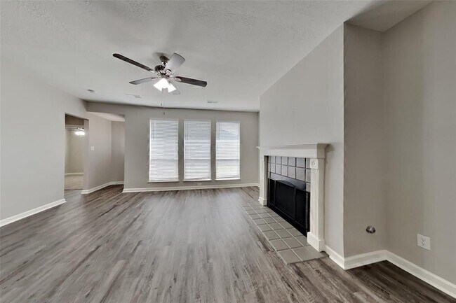 7010 Apple Oak Ct in Richmond, TX - Building Photo - Building Photo