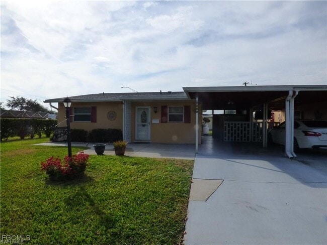 2200 Orchid Rd in Lehigh Acres, FL - Foto de edificio - Building Photo