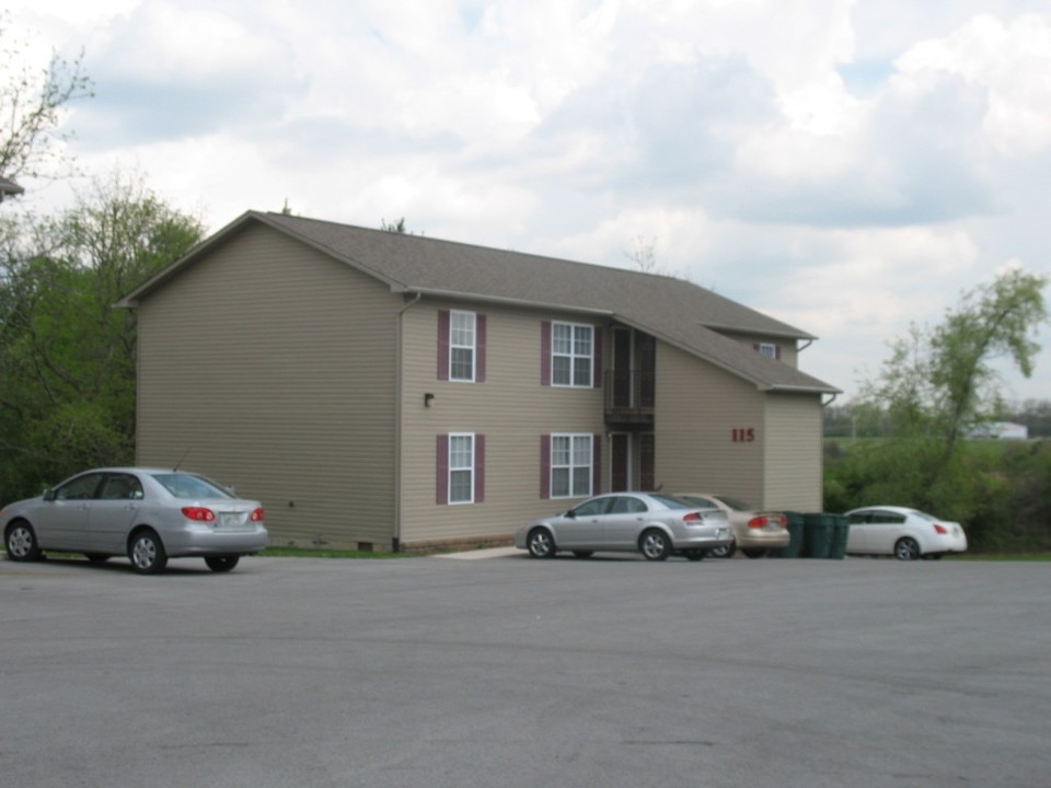 Five Oaks in Crossville, TN - Building Photo