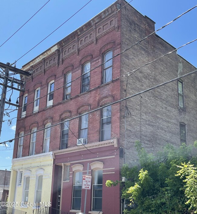 property at 475 S Pearl St