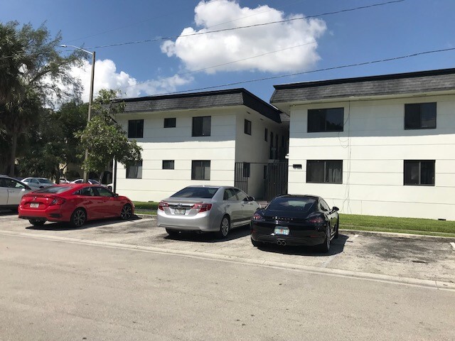 17150 Building in North Miami Beach, FL - Building Photo - Building Photo