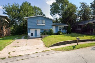 507 W Kirby Ave in Champaign, IL - Building Photo