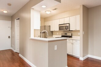 2257 Hedgerow Road, Unit D in Columbus, OH - Foto de edificio - Building Photo
