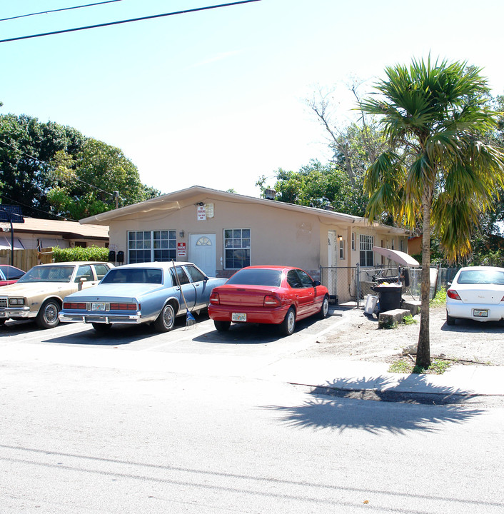 522-524 NW 13th Ave in Fort Lauderdale, FL - Foto de edificio