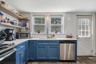 547 Montgomery St, Unit 2 in Christiansburg, VA - Foto de edificio - Building Photo