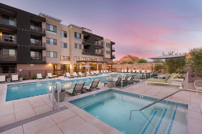 Scottsdale Entrada Apartments in Scottsdale, AZ - Foto de edificio - Building Photo