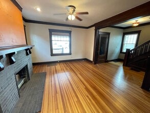 803 E Grove St in Bloomington, IL - Building Photo - Building Photo