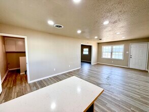 5459 6th Pl in Lubbock, TX - Building Photo - Building Photo