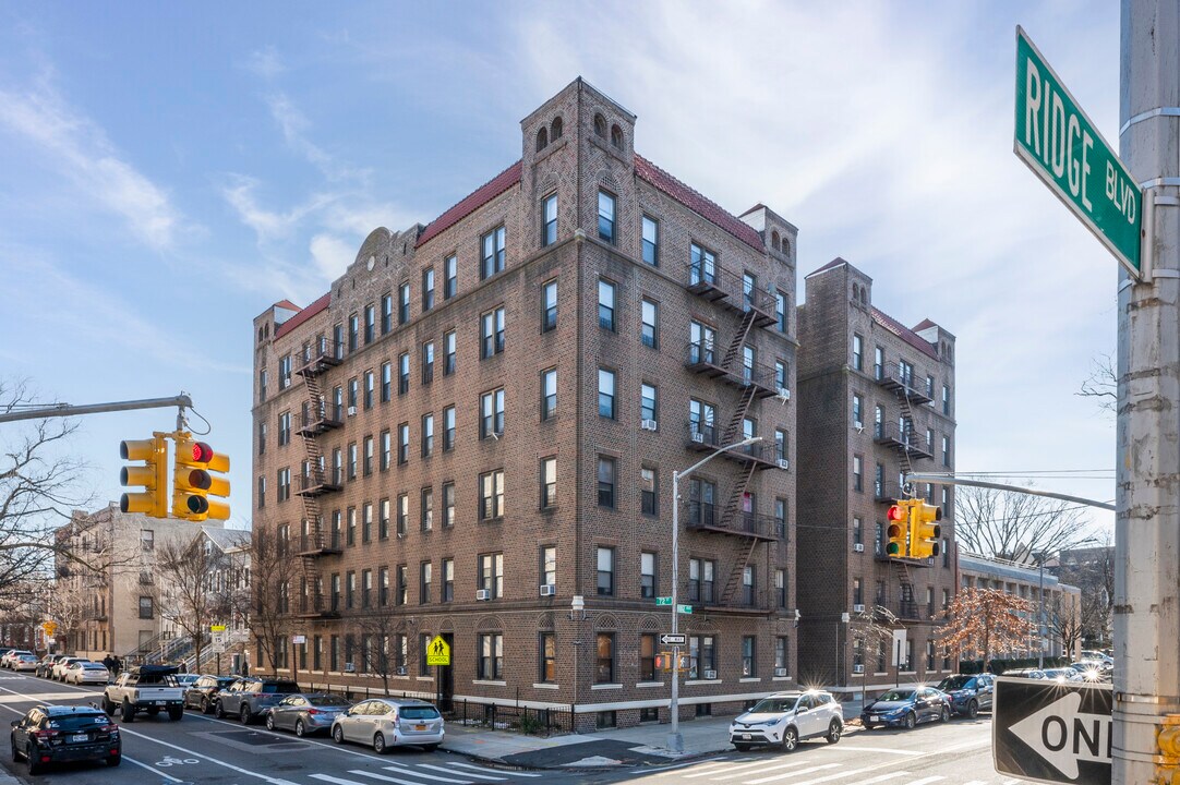 Bay View Court in Brooklyn, NY - Building Photo