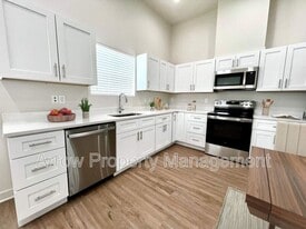1021 N Claude Rd in Grand Island, NE - Building Photo