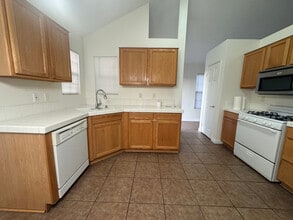 7800 Buckeye St in Highland, CA - Foto de edificio - Building Photo