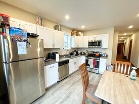 174 Saint Alphonsus St, Unit 3 Apartamentos