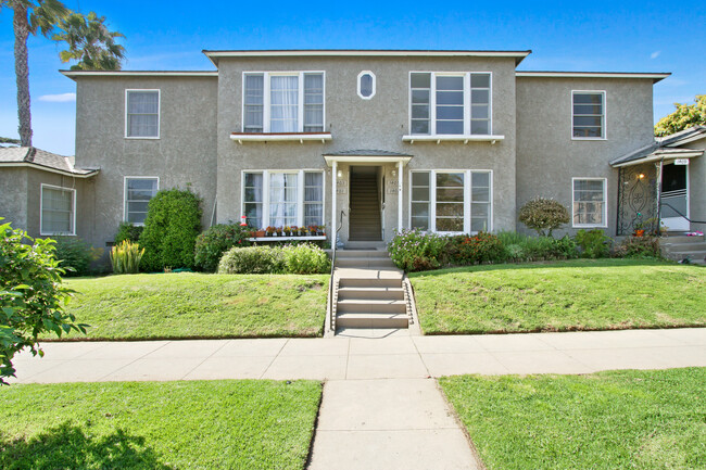 1401 Idaho Ave in Santa Monica - steps to 