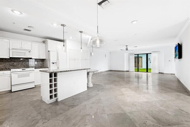 property at 1260 N Riverside Dr