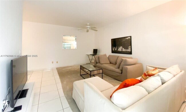 1755 Washington in Miami Beach, FL - Building Photo - Building Photo