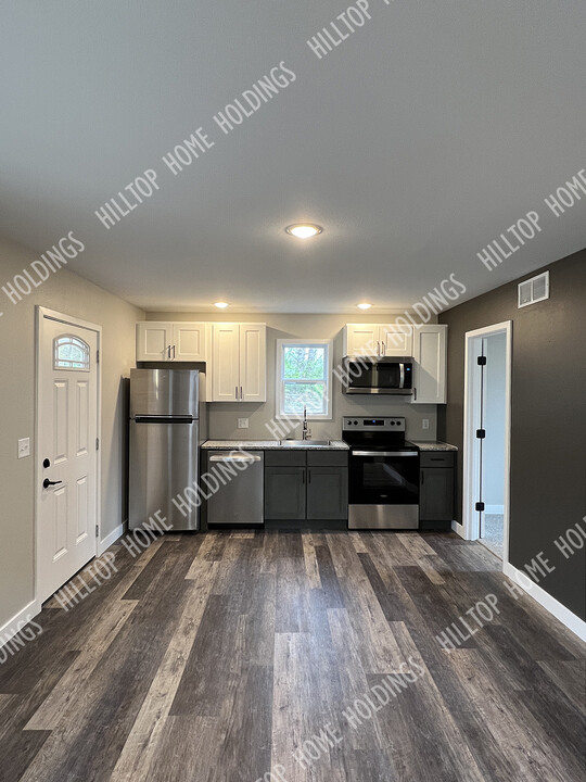 12 Frazier Oaks Rd in Eldon, MO - Building Photo