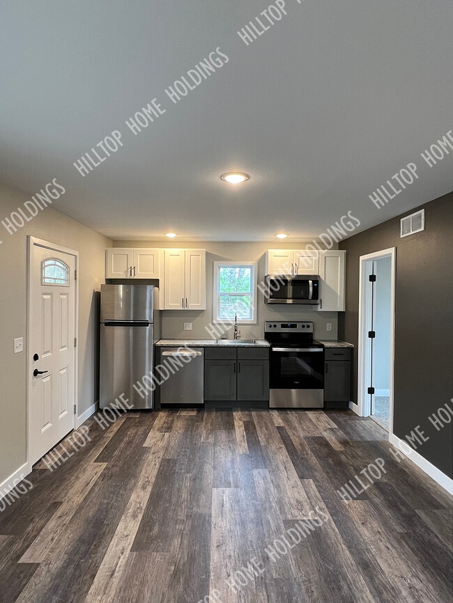 property at 12 Frazier Oaks Rd