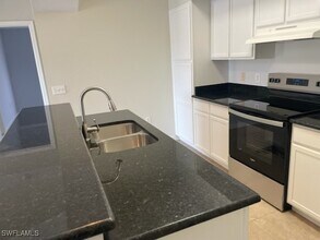 7965 Preserve Cir in Naples, FL - Foto de edificio - Building Photo