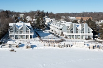 Bay Shore Villas in Williams Bay, WI - Building Photo - Building Photo